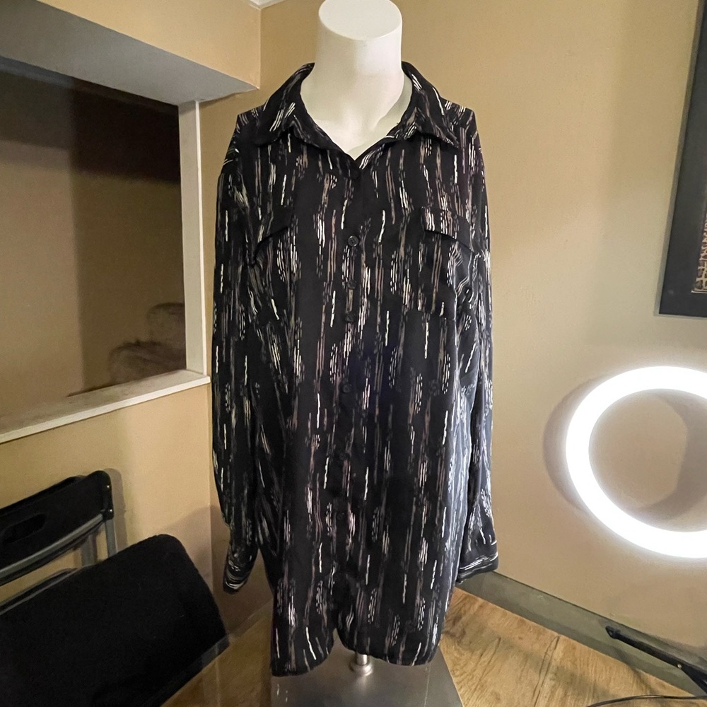 Jaclyn Smith black with neutral print xl button up shirt